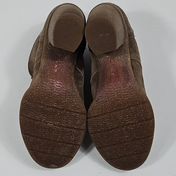 Clarks Artisan Carleta Lyon Mushroom Brown Suede Leather Lace Up Ankle Bootie - Picture 13 of 16